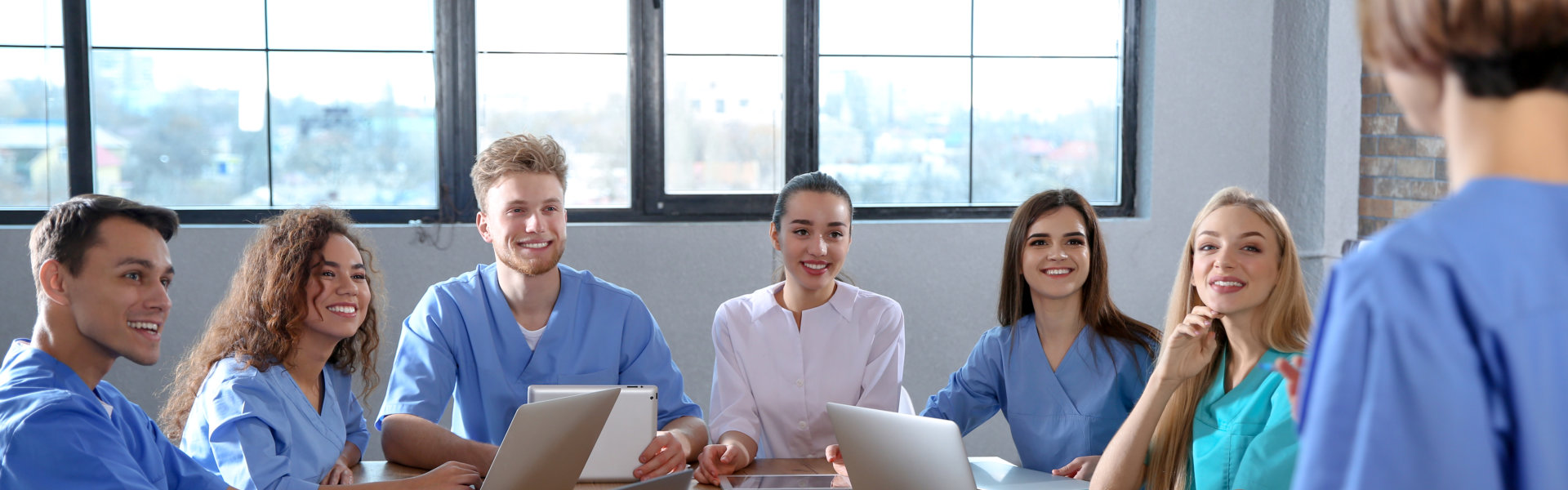 Student nurses learning from an experienced nurse